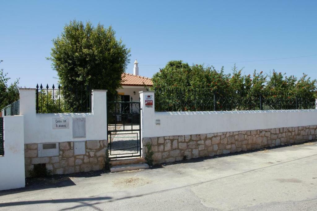 Guest House Alfarrobeiras Албуфейра Екстериор снимка