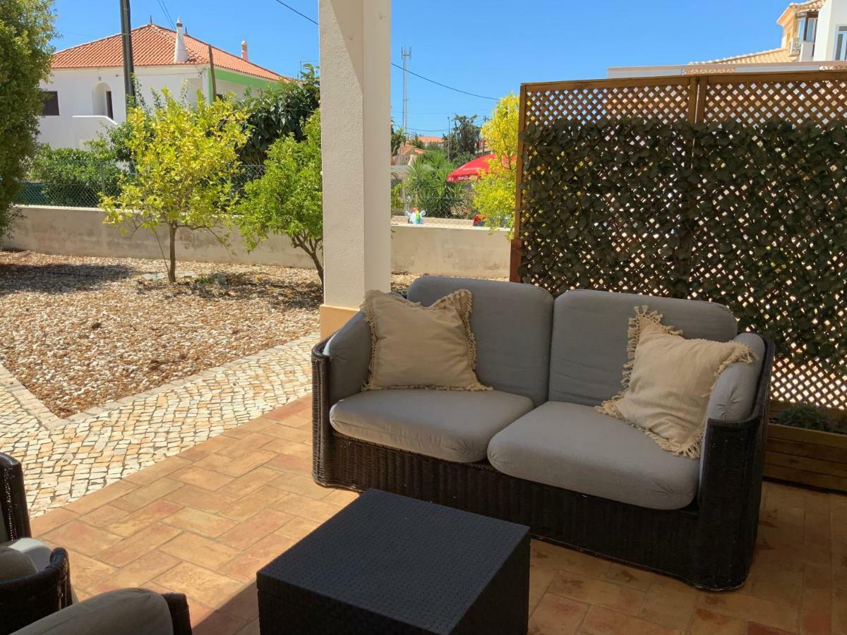 Guest House Alfarrobeiras Албуфейра Екстериор снимка