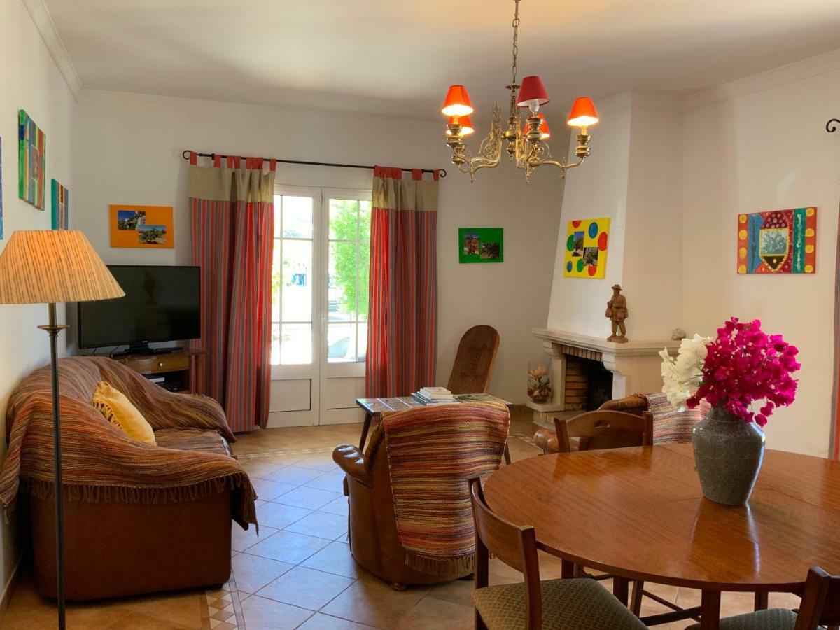 Guest House Alfarrobeiras Албуфейра Екстериор снимка