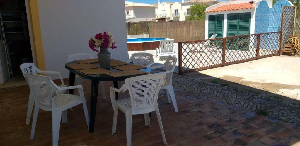 Guest House Alfarrobeiras Албуфейра Екстериор снимка