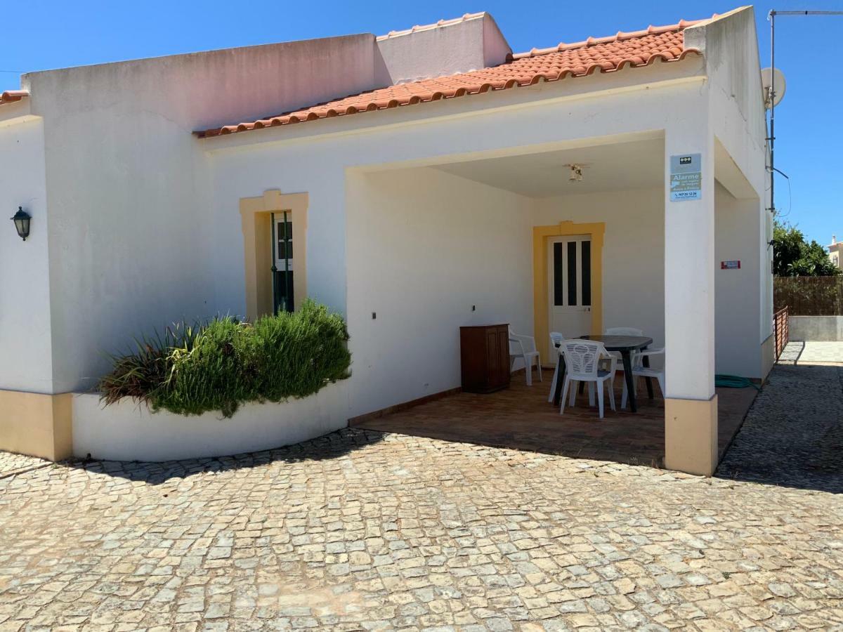Guest House Alfarrobeiras Албуфейра Екстериор снимка