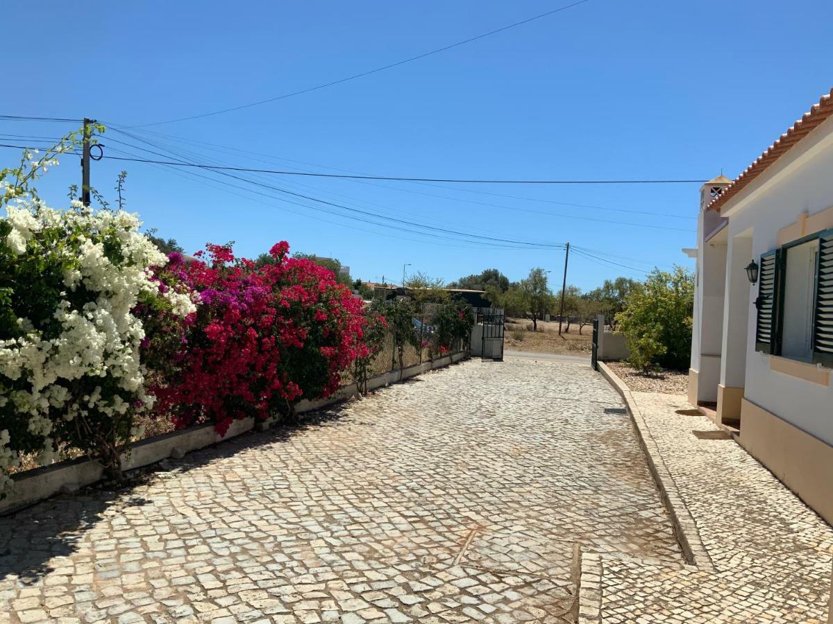 Guest House Alfarrobeiras Албуфейра Екстериор снимка
