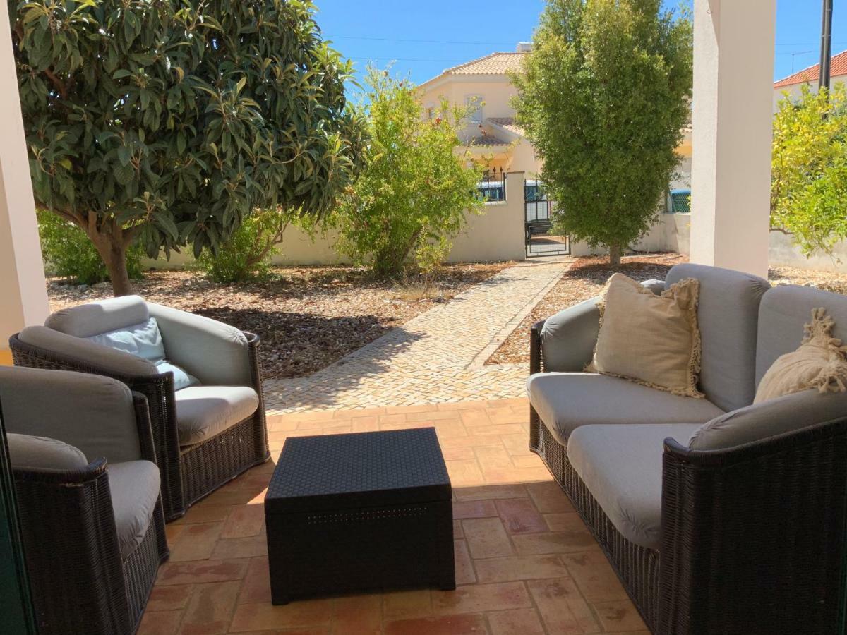 Guest House Alfarrobeiras Албуфейра Екстериор снимка