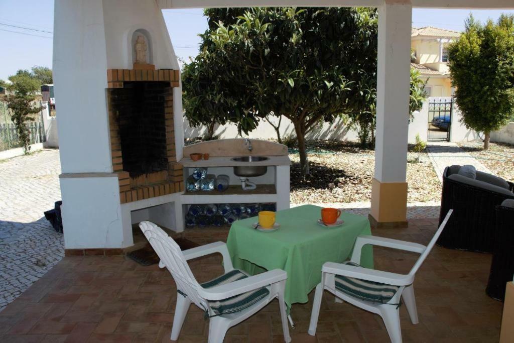 Guest House Alfarrobeiras Албуфейра Екстериор снимка